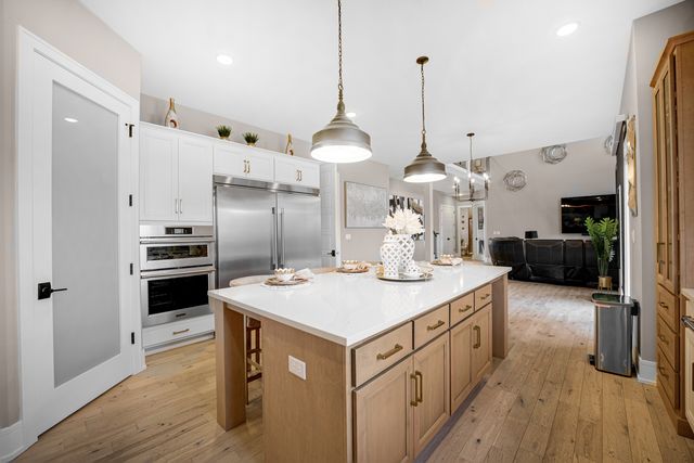 7831 NORTHWOODS Drive, Frankfort, IL 60423