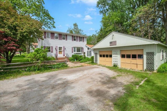 174 Pelots Point Road, North Hero, VT 05474