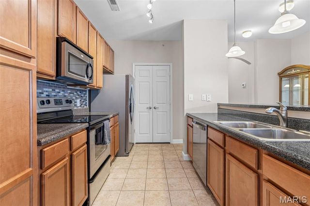 35 Kassebaum Lane 200, Unincorporated, MO 63129