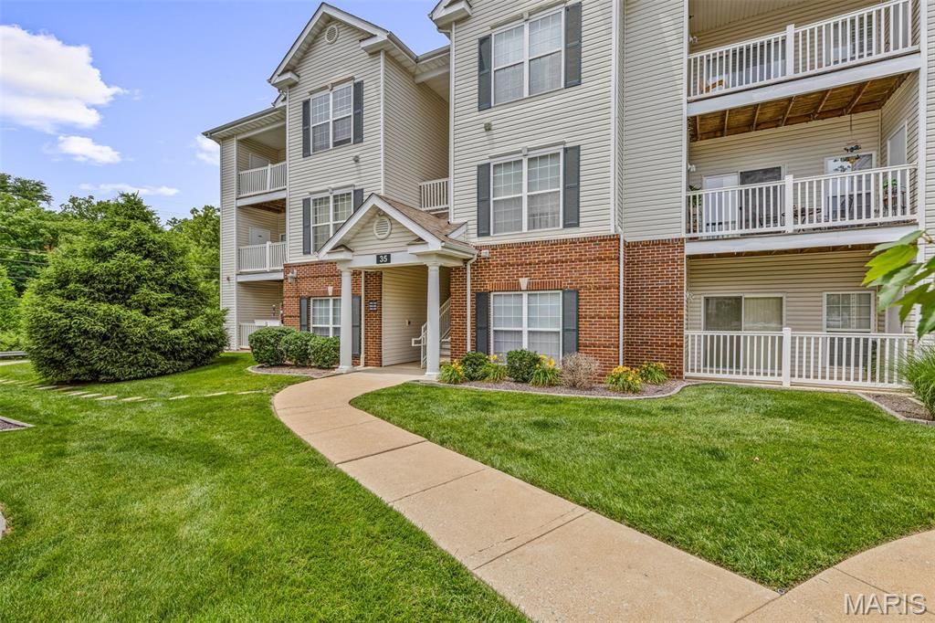 35 Kassebaum Lane 200, Unincorporated, MO 63129
