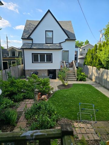 2238 W Carmen Avenue, Chicago, IL 60625