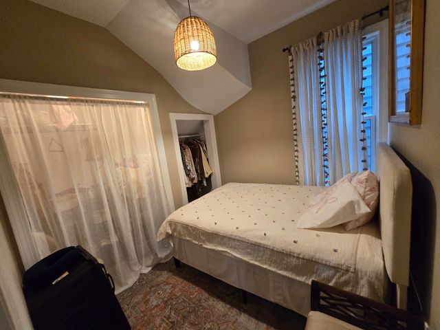 2238 W Carmen Avenue, Chicago, IL 60625