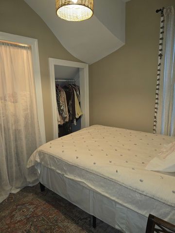 2238 W Carmen Avenue, Chicago, IL 60625
