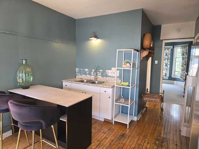 2238 W Carmen Avenue, Chicago, IL 60625