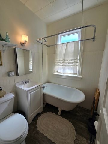 2238 W Carmen Avenue, Chicago, IL 60625
