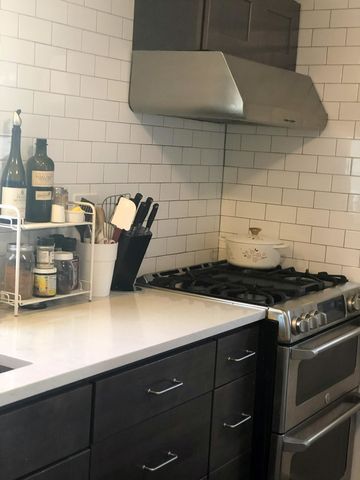 2238 W Carmen Avenue, Chicago, IL 60625