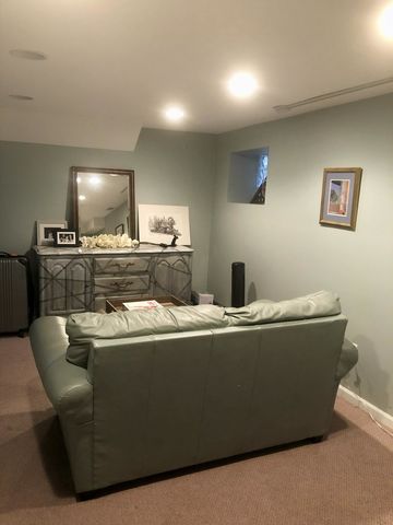 2238 W Carmen Avenue, Chicago, IL 60625