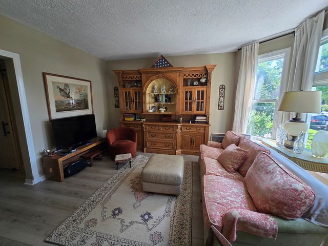 2238 W Carmen Avenue, Chicago, IL 60625