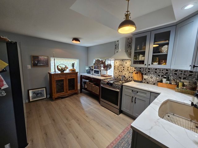 2238 W Carmen Avenue, Chicago, IL 60625
