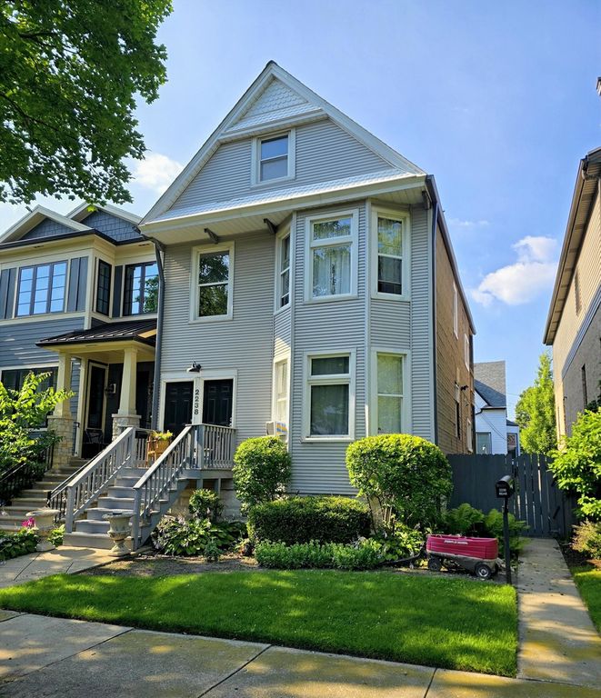 2238 W Carmen Avenue, Chicago, IL 60625