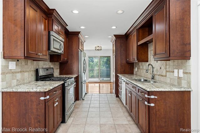 3013 Moon Lake Drive, West Bloomfield, MI 48323