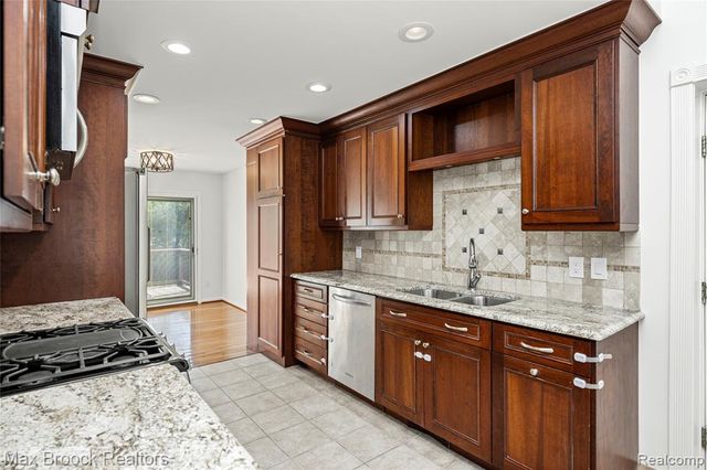 3013 Moon Lake Drive, West Bloomfield, MI 48323