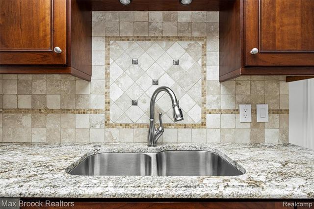 3013 Moon Lake Drive, West Bloomfield, MI 48323