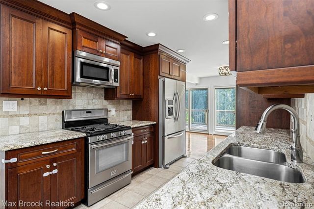 3013 Moon Lake Drive, West Bloomfield, MI 48323