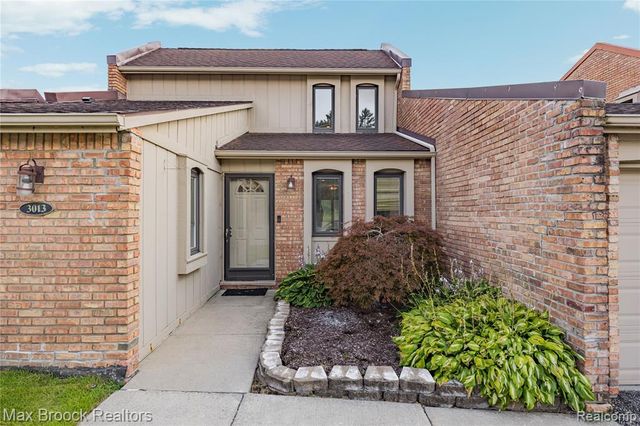 3013 Moon Lake Drive, West Bloomfield, MI 48323
