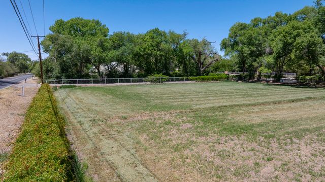 1001 El Pueblo Road NW, Los Ranchos, NM 87114
