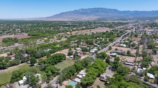 1001 El Pueblo Road NW, Los Ranchos, NM 87114