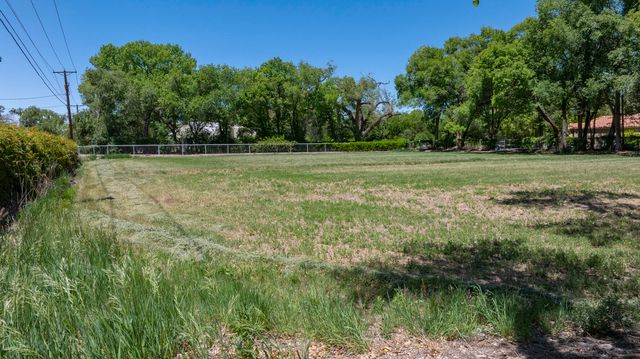 1001 El Pueblo Road NW, Los Ranchos, NM 87114