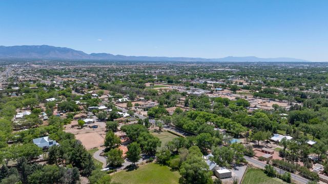 1001 El Pueblo Road NW, Los Ranchos, NM 87114