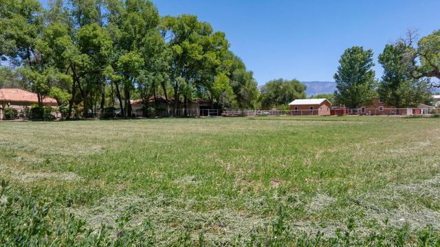 1001 El Pueblo Road NW, Los Ranchos, NM 87114
