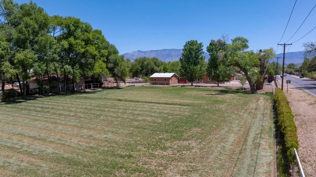 1001 El Pueblo Road NW, Los Ranchos, NM 87114