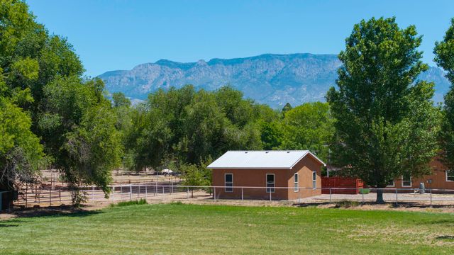 1001 El Pueblo Road NW, Los Ranchos, NM 87114