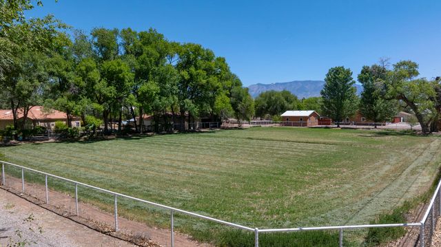 1001 El Pueblo Road NW, Los Ranchos, NM 87114