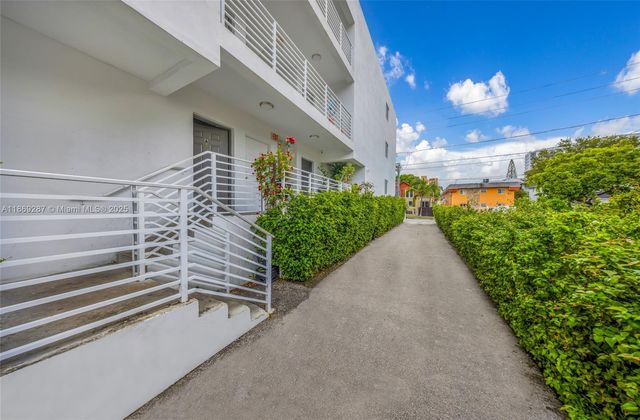 542 SW 3rd St, Miami, FL 33130