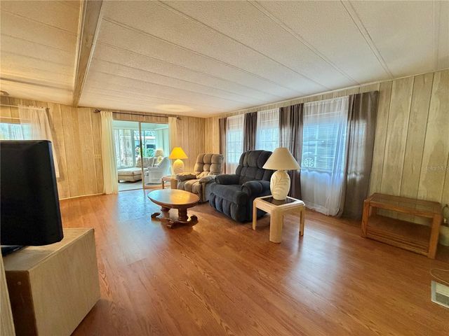 211 ASPEN CIRCLE, Leesburg, FL 34748