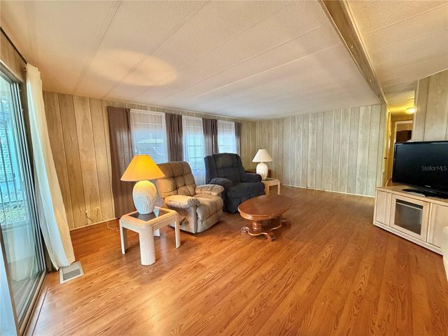 211 ASPEN CIRCLE, Leesburg, FL 34748