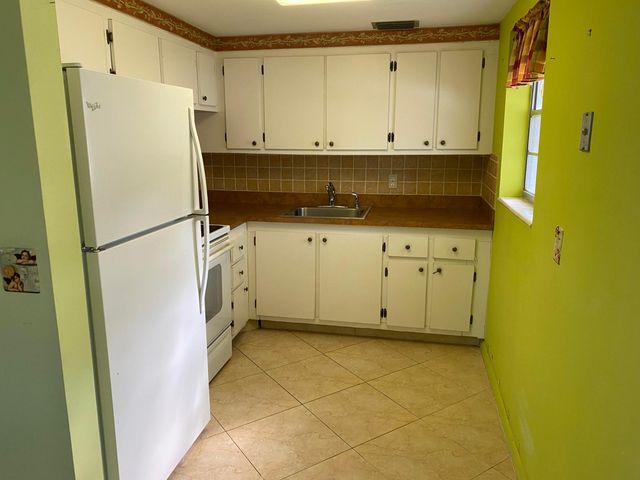 95 CAMBRIDGE E 95, West Palm Beach, FL 33417