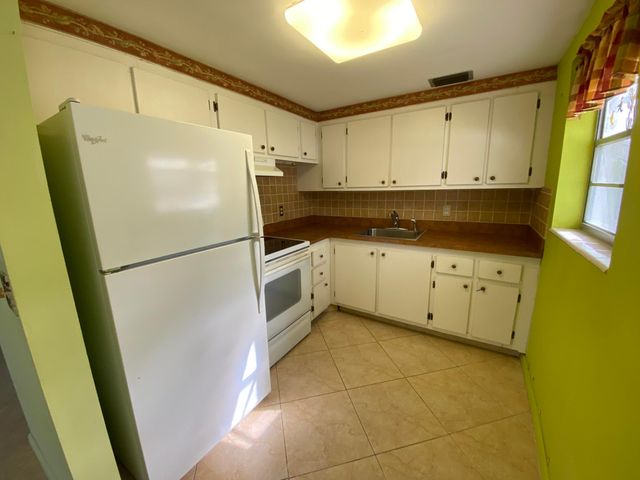 95 CAMBRIDGE E 95, West Palm Beach, FL 33417