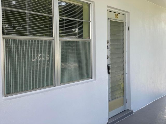 95 CAMBRIDGE E 95, West Palm Beach, FL 33417