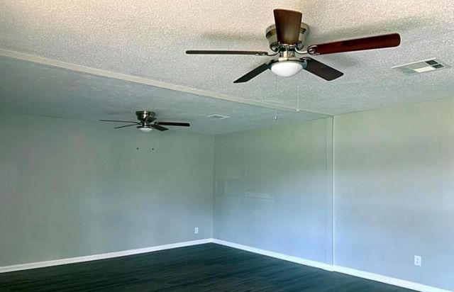 5427 Willow Glen Drive, Houston, TX 77033