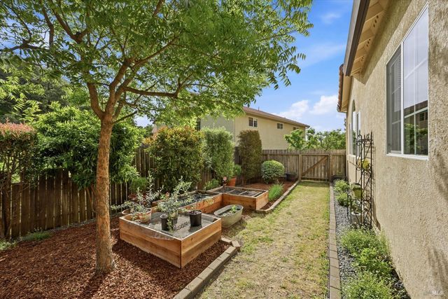 321 Portofino Way, Cloverdale, CA 95425