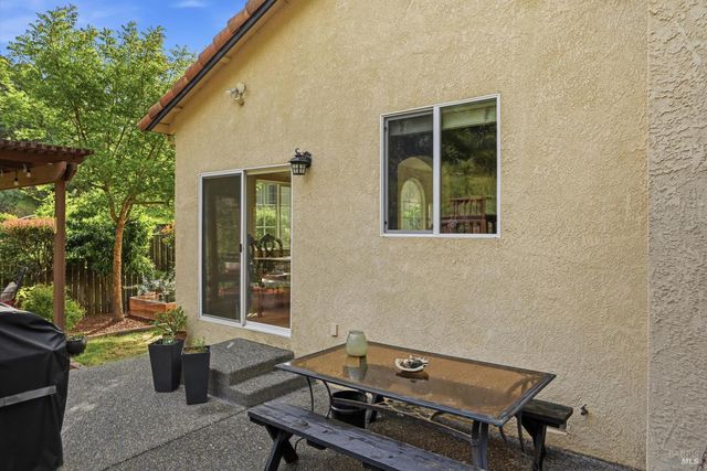 321 Portofino Way, Cloverdale, CA 95425