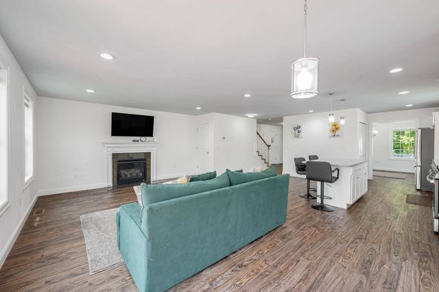 42A Terraceview Drive, Hudson, NH 03051