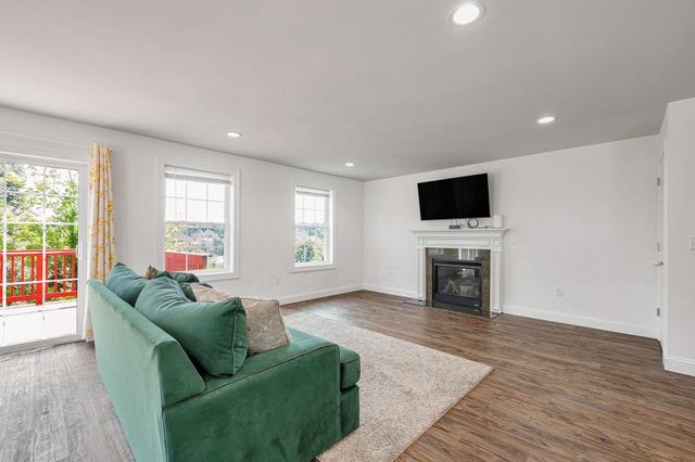 42A Terraceview Drive, Hudson, NH 03051