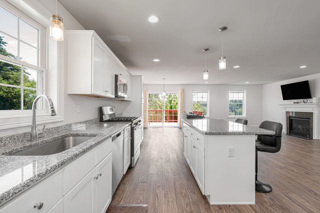 42A Terraceview Drive, Hudson, NH 03051