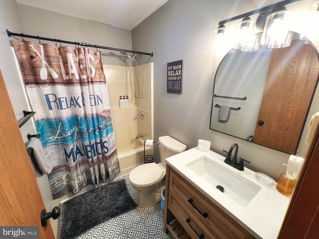 32 BEAR LN, Jim Thorpe, PA 18229