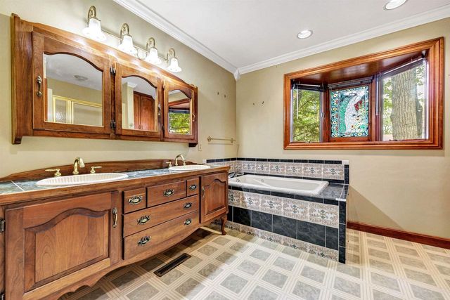 2208 GMEINER ROAD, Appleton, WI 54915