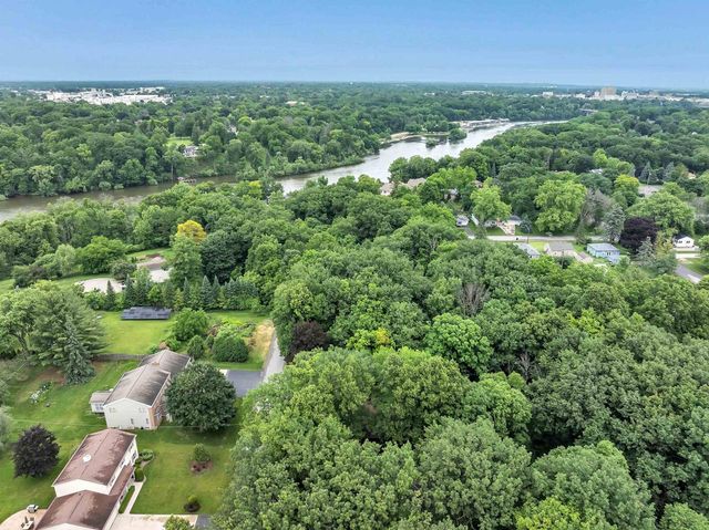 2208 GMEINER ROAD, Appleton, WI 54915