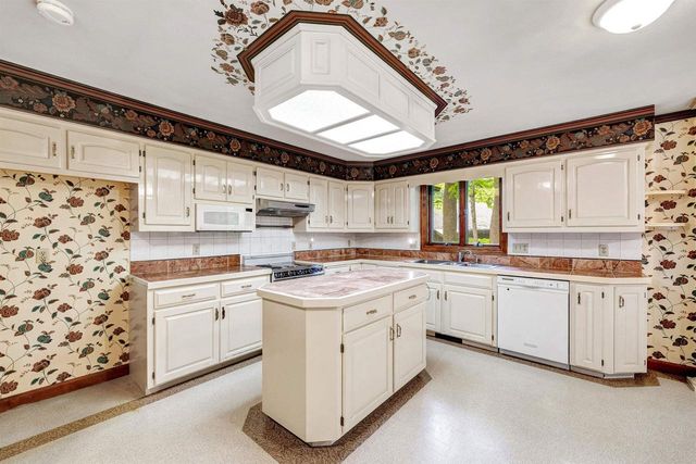 2208 GMEINER ROAD, Appleton, WI 54915