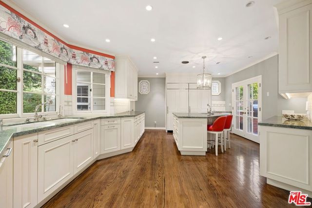 524 N Rockingham Avenue, Los Angeles, CA 90049