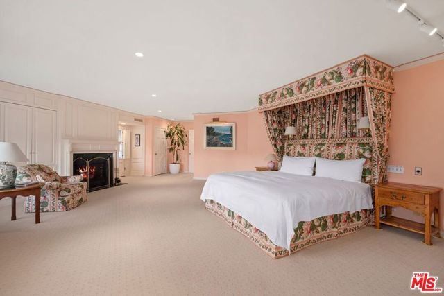 524 N Rockingham Avenue, Los Angeles, CA 90049