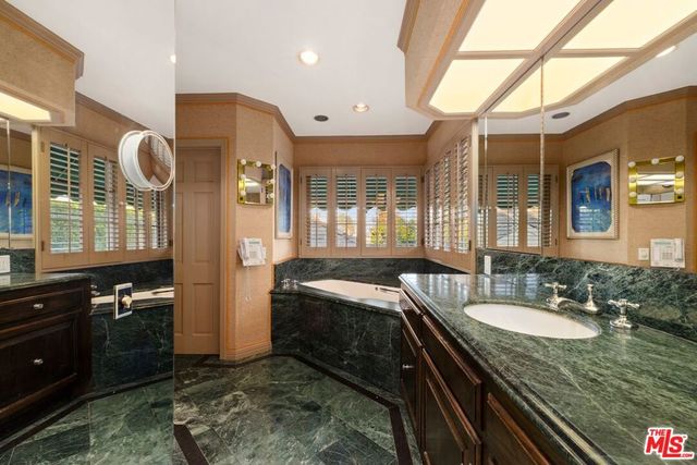 524 N Rockingham Avenue, Los Angeles, CA 90049