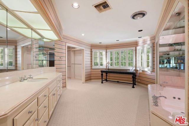 524 N Rockingham Avenue, Los Angeles, CA 90049