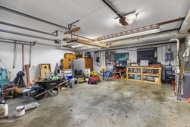 1302 Irwin Drive, Powell, TN 37849