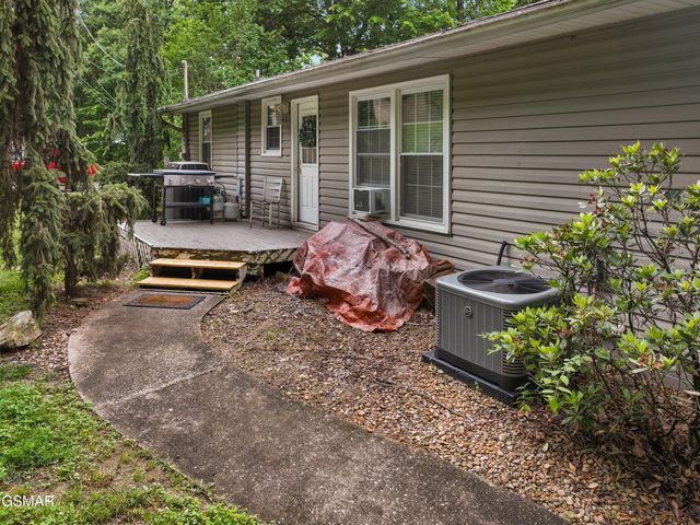 1302 Irwin Drive, Powell, TN 37849