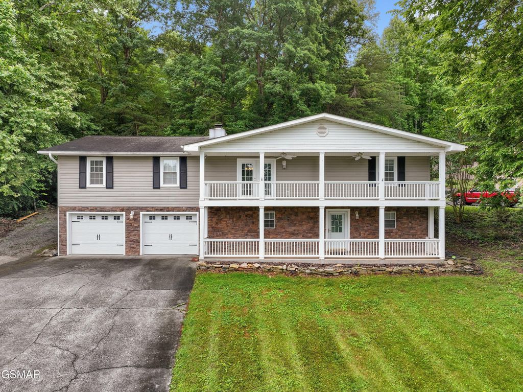 1302 Irwin Drive, Powell, TN 37849